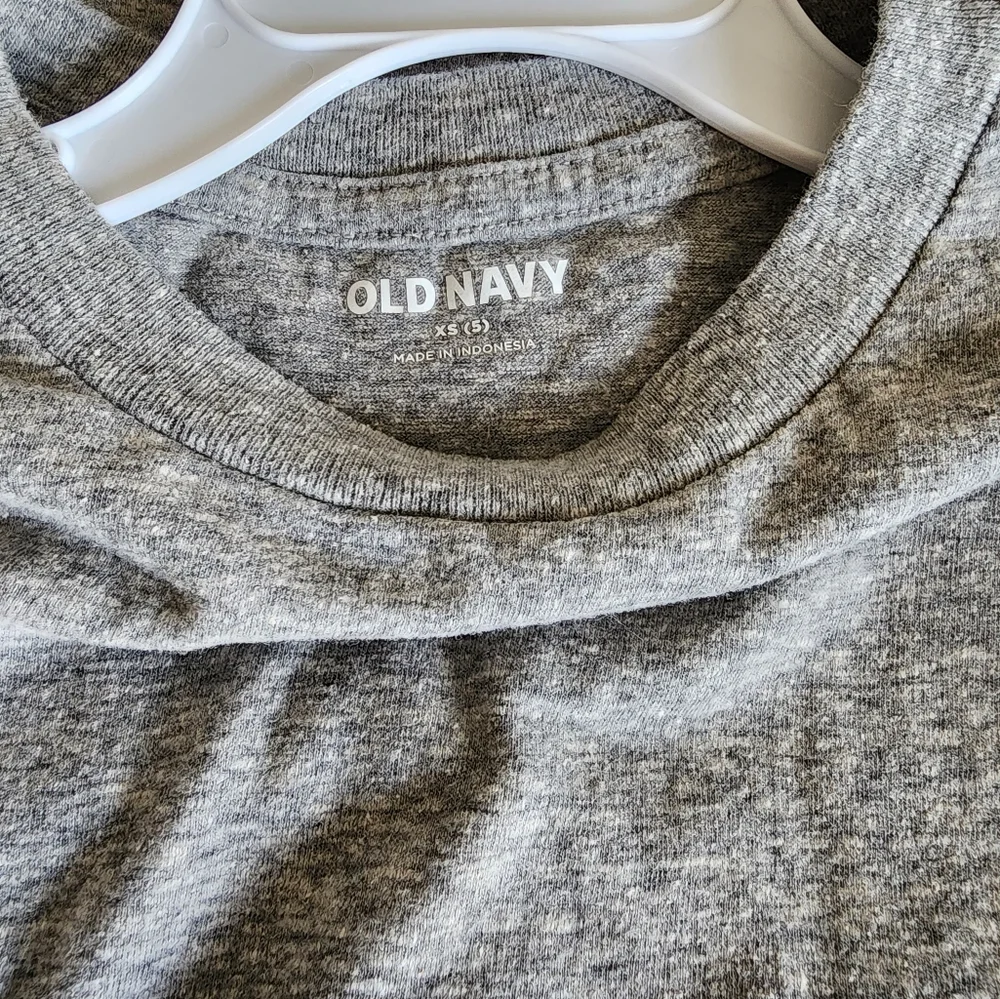 sz 5 Old Navy‎ gray t-shirt minimalist basics neutral